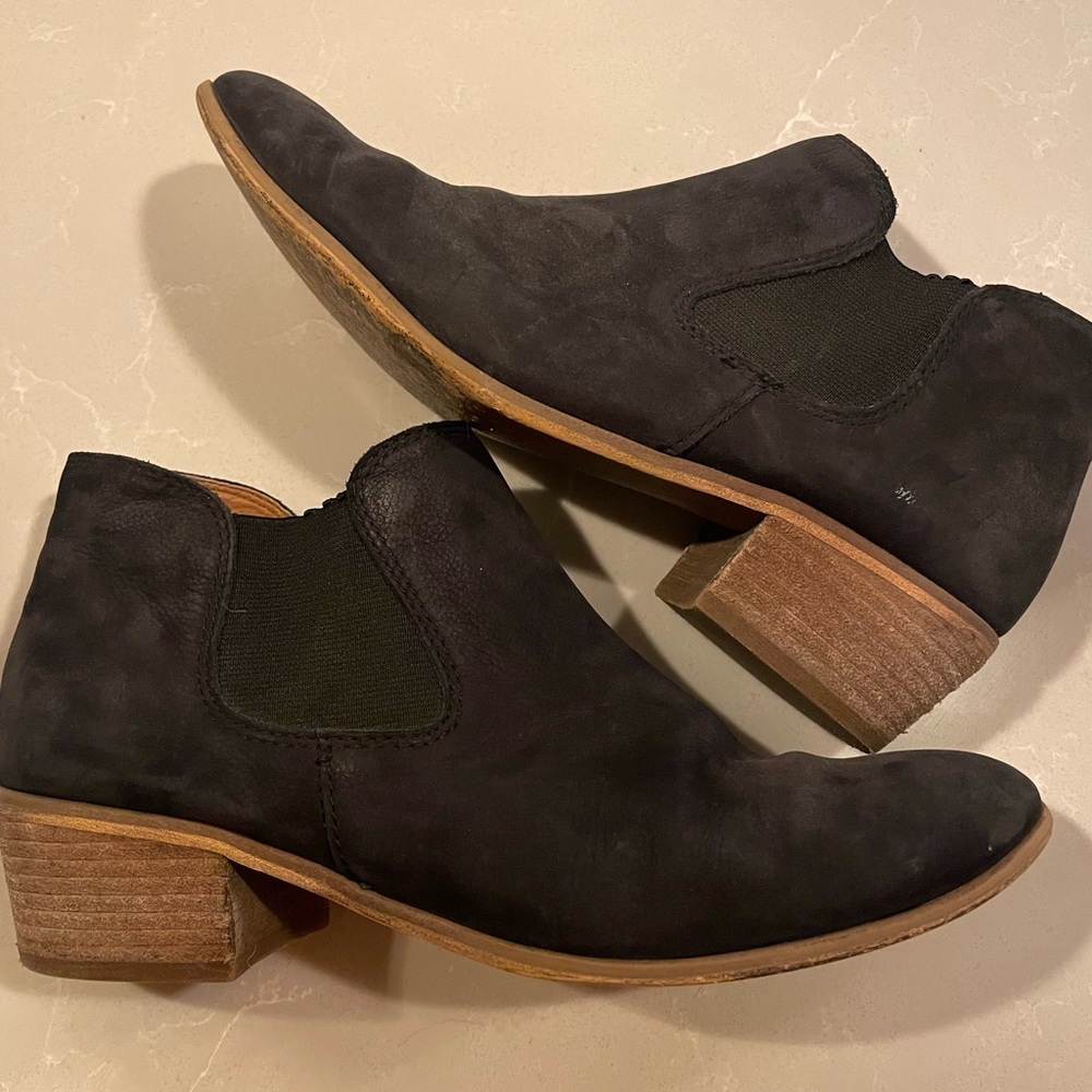 Black suede bp ankle boot size 8.5